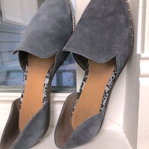 Crown vintage slip-ons are so stylish. Size 8